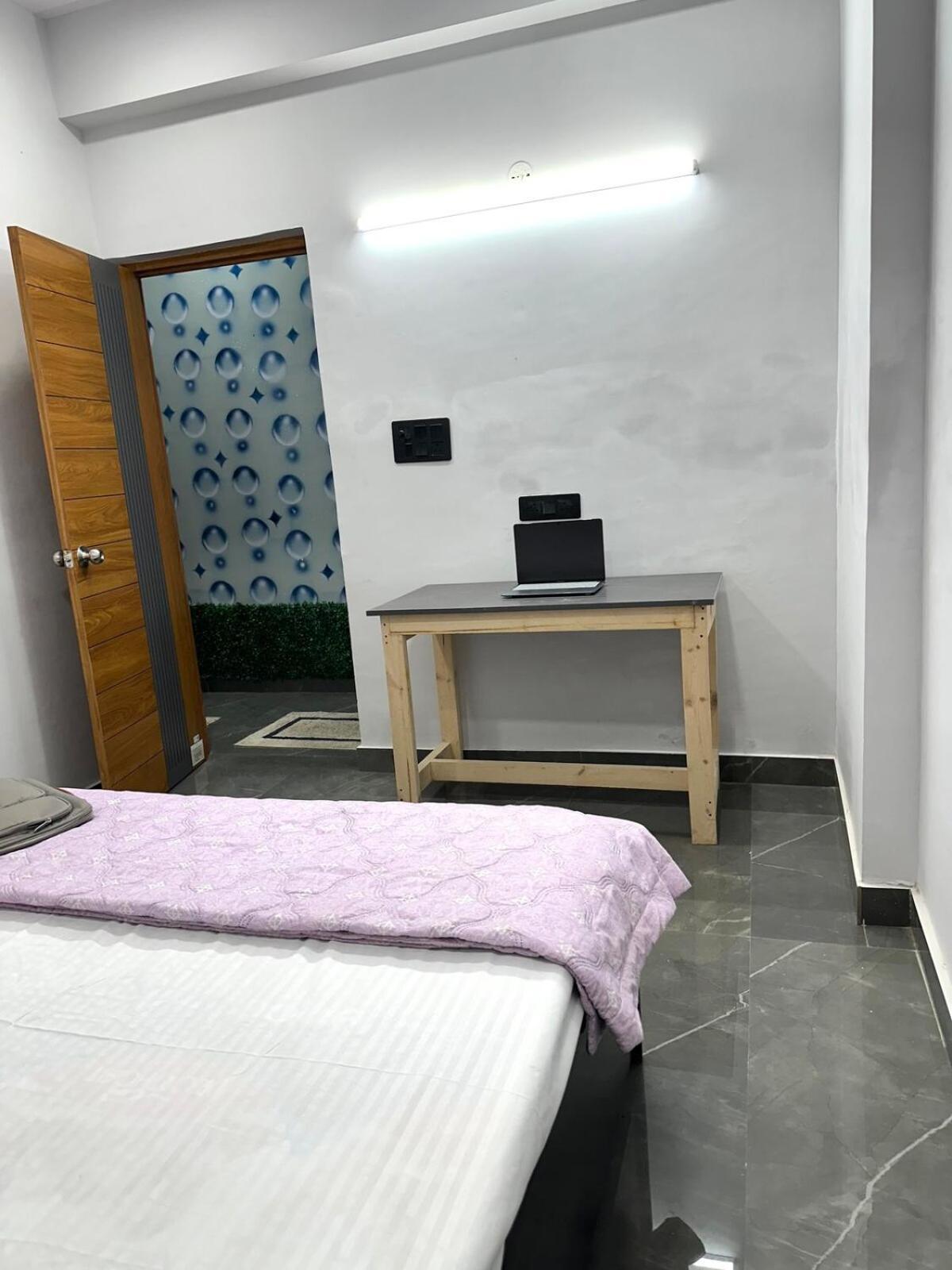 Newly Built Flat Near Taj Mahal Apartment *