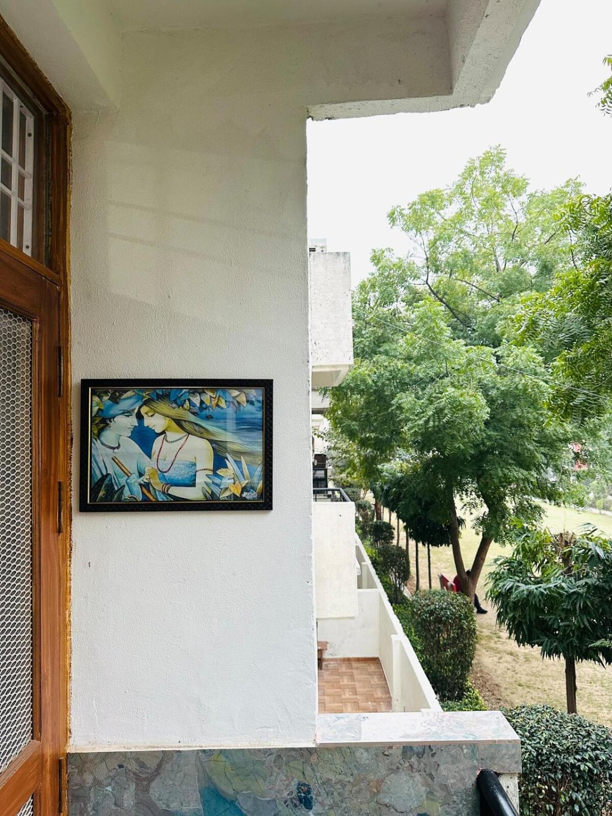 Newly Built Flat Near Taj Mahal